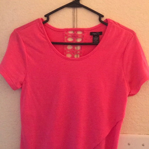 Awesome brand new sexy lace back Rue21 pink tee!! - Picture 2 of 7